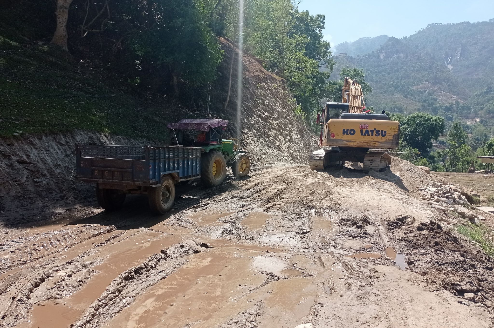 दार्चुलाको अम्तोलीमा सडक पुगेपछि स्थानीयबासी खुसी